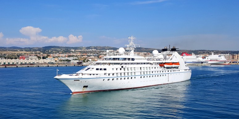 Civitavecchia Port Transfer with Stefano's RomeCabs