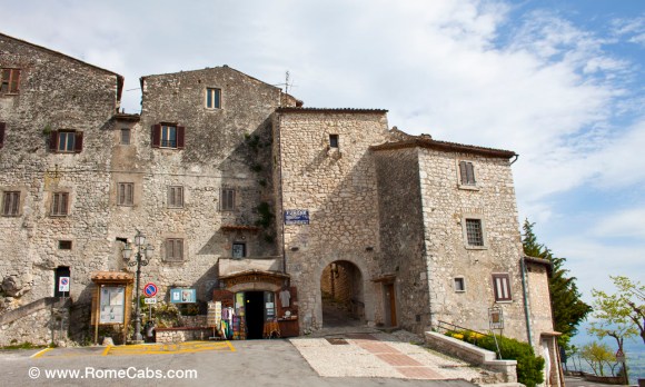 Fumone - Secret Italian Countryside Destinations near Rome