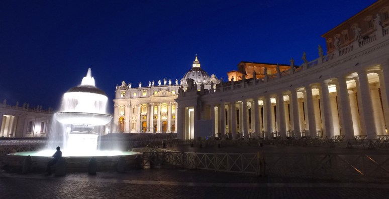 Rome at Night Tour - SAINT PETER'S SQUARE  (RomeCabs Rome Tours)