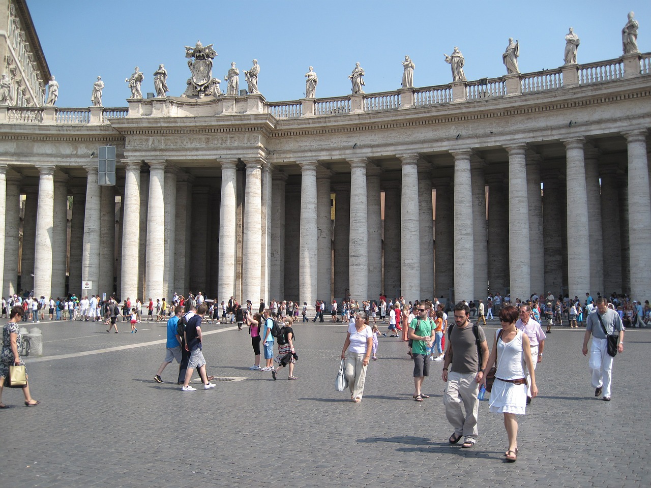 St Peter's Square - What to Wear when visiting the Vatican? - RomeCabs